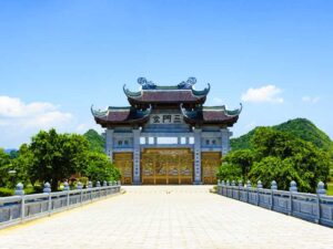 Bai Dinh Pagoda - Trang An - Ninh Binh Tour 1 Day